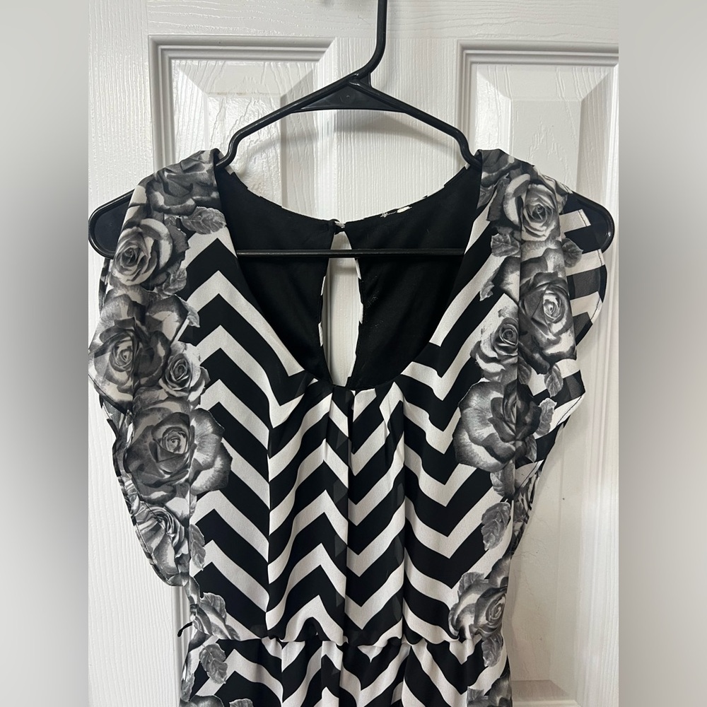 Elegant S/M Black and White Roses and stripes Asymmetrical Dress